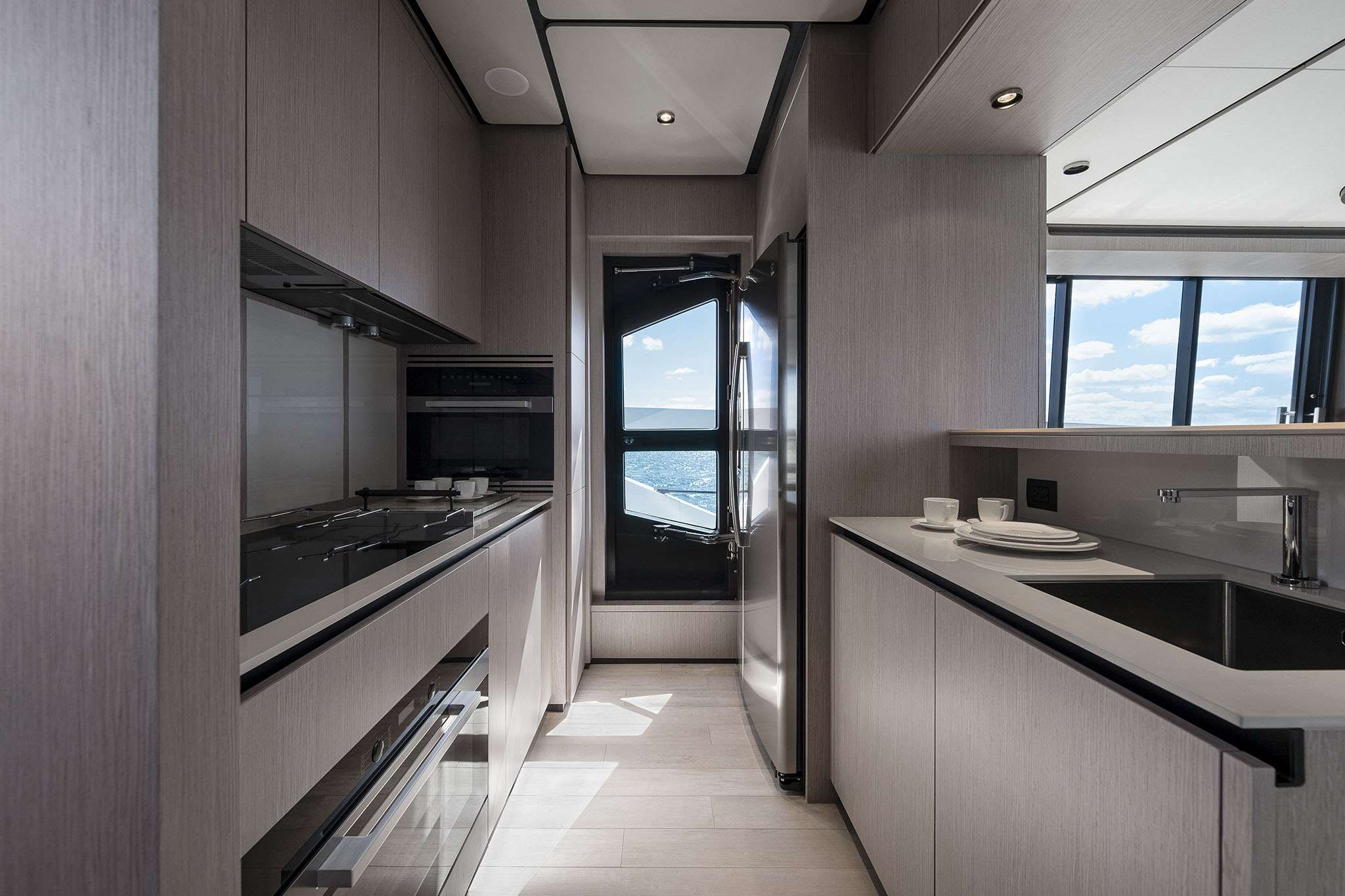 Yacht Photo 10